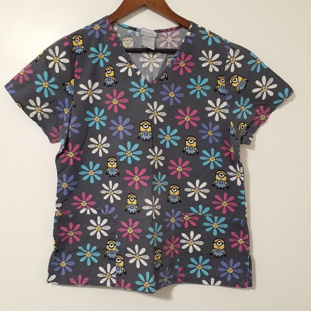 Minions Licensed Scrub Top Size Medium Cartoon Print V-Neck Pockets